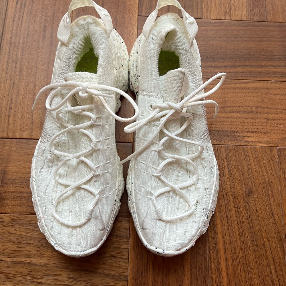 Nike Space Hippie 04 - size 7